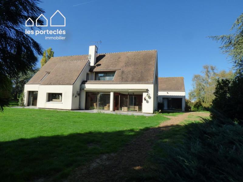 Maison - 330 m² - 8 pièces