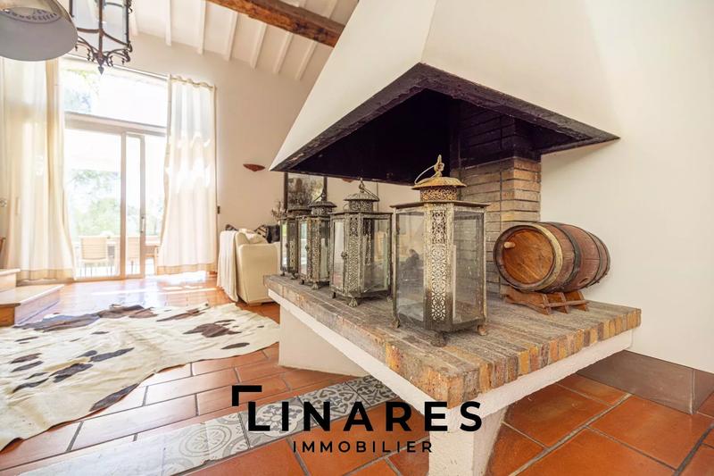 Maison - 340 m² - 8 pièces