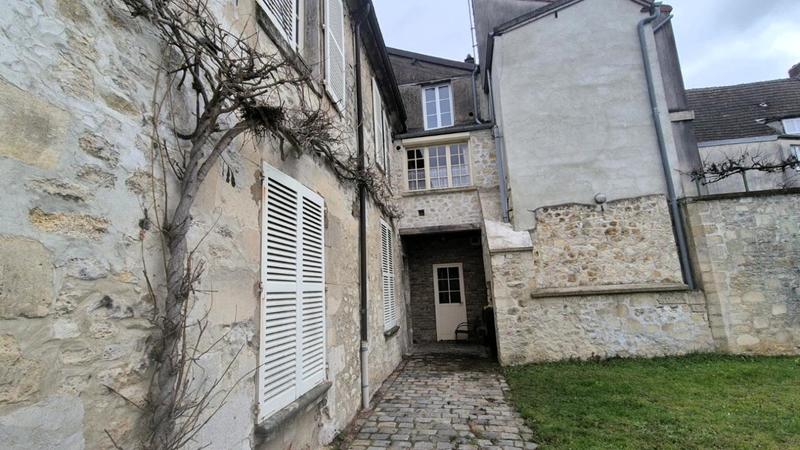 Maison - 220 m² - 10 pièces