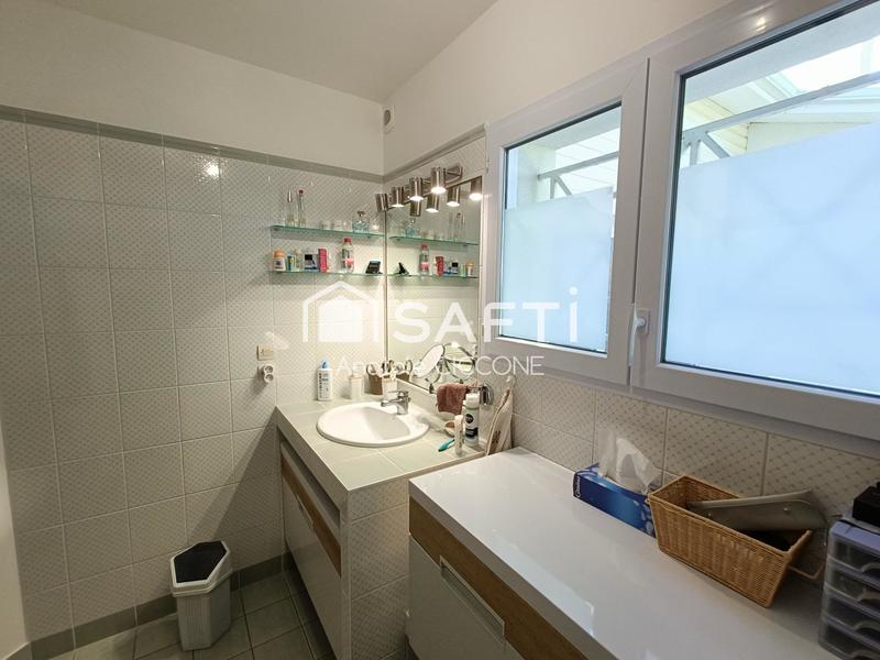 Maison - 213 m² - 7 pièces