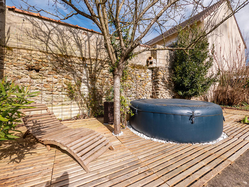 Maison - 330 m² - 8 pièces