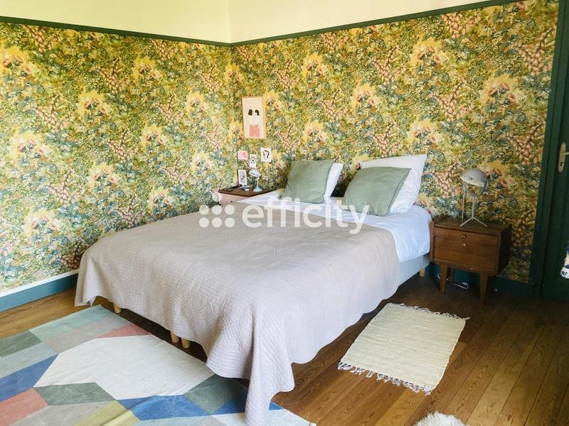 Maison - 246 m² - 10 pièces