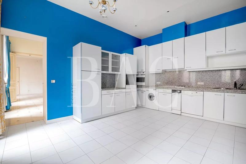 Appartement - 280 m² - 9 pièces