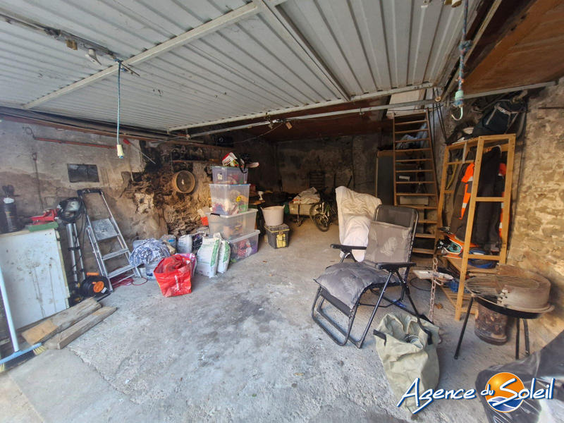 Parking / Garage - 64 m²