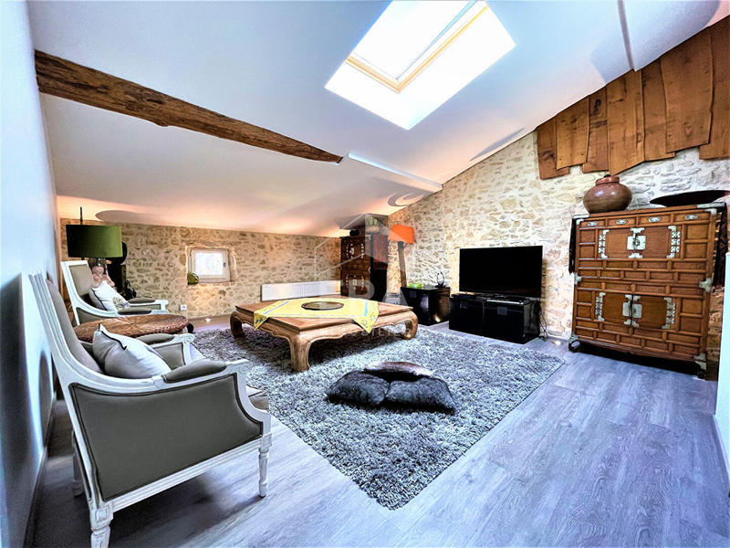 Maison - 326 m² - 7 pièces