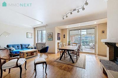 Maison - 213 m² - 9 pièces