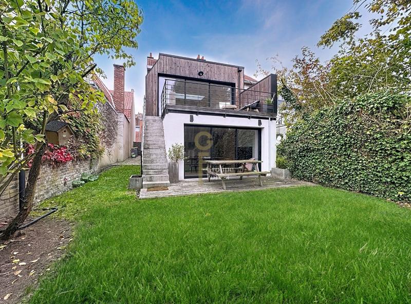 Maison - 180 m² - 7 pièces