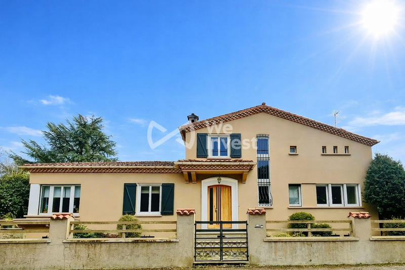 Maison - 260 m² - 8 pièces