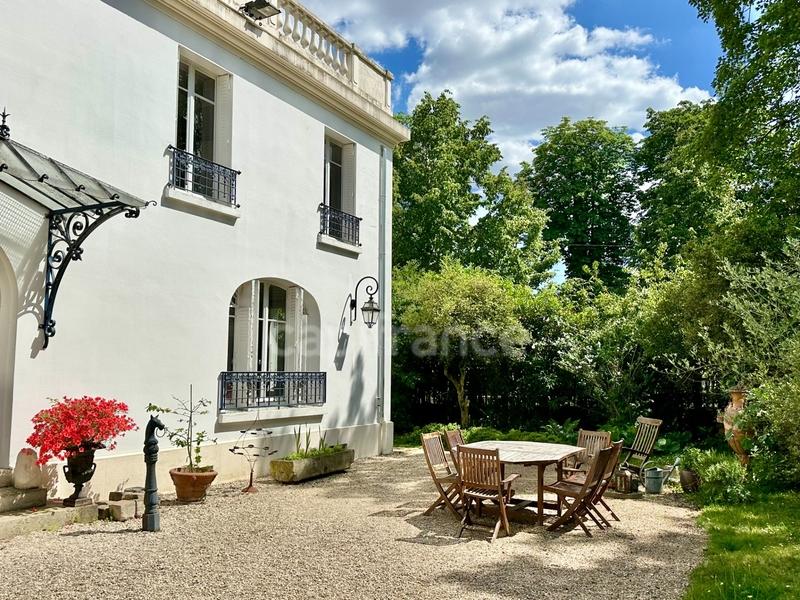 Propriété - 380 m² - 15 pièces