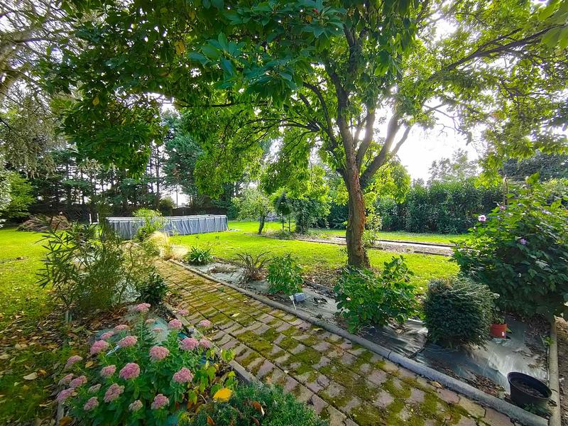 Maison - 250 m² - 8 pièces