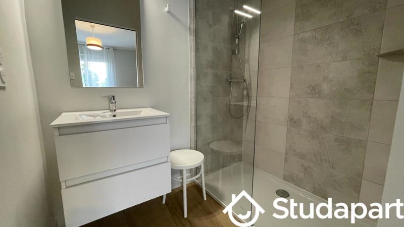 Chambre - 11 m² - 1 pièce