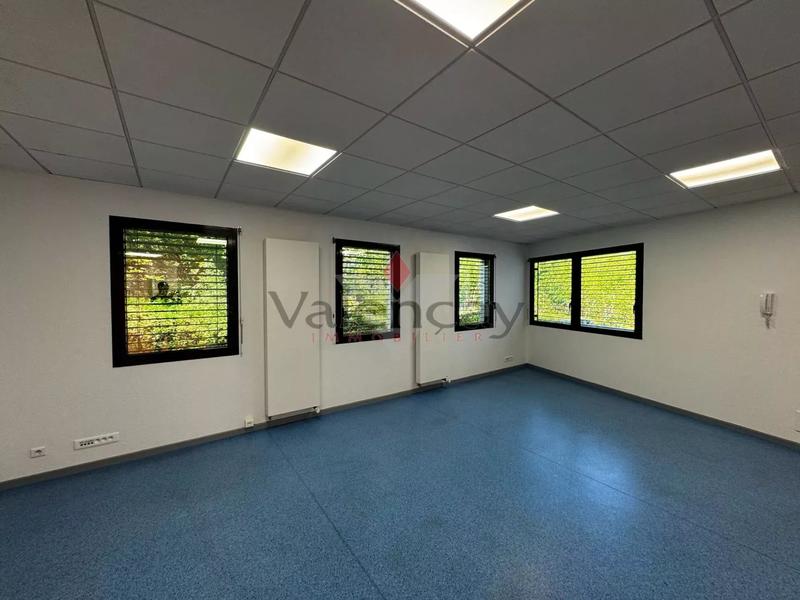 Bureau - 200 m² - 7 pièces