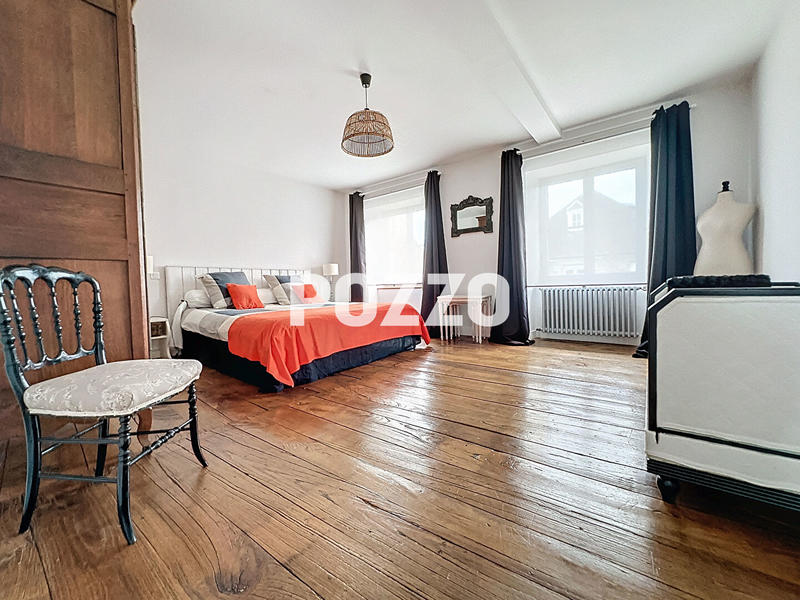 Maison - 265 m² - 9 pièces