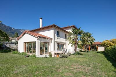 Maison - 221 m² - 9 pièces