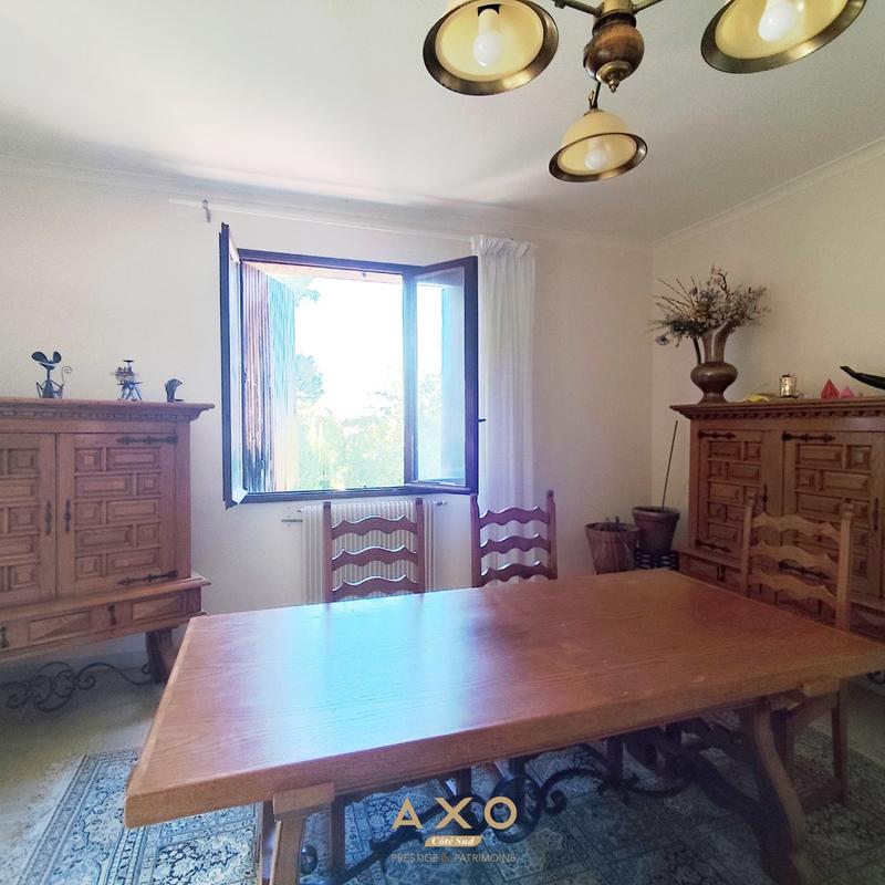 Maison - 242 m² - 9 pièces