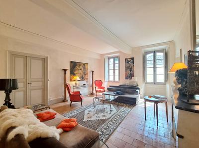 Maison - 247 m² - 6 pièces