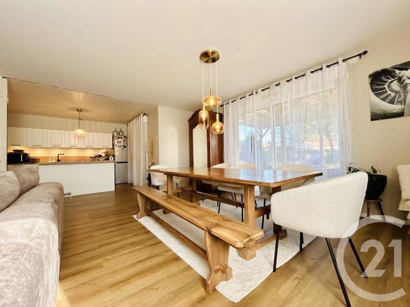 Maison - 102 m² - 5 pièces