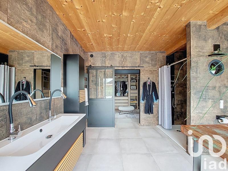 Maison - 206 m² - 7 pièces