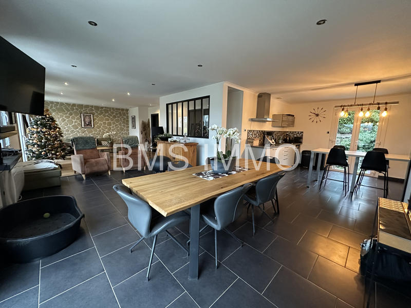 Maison - 205 m² - 6 pièces