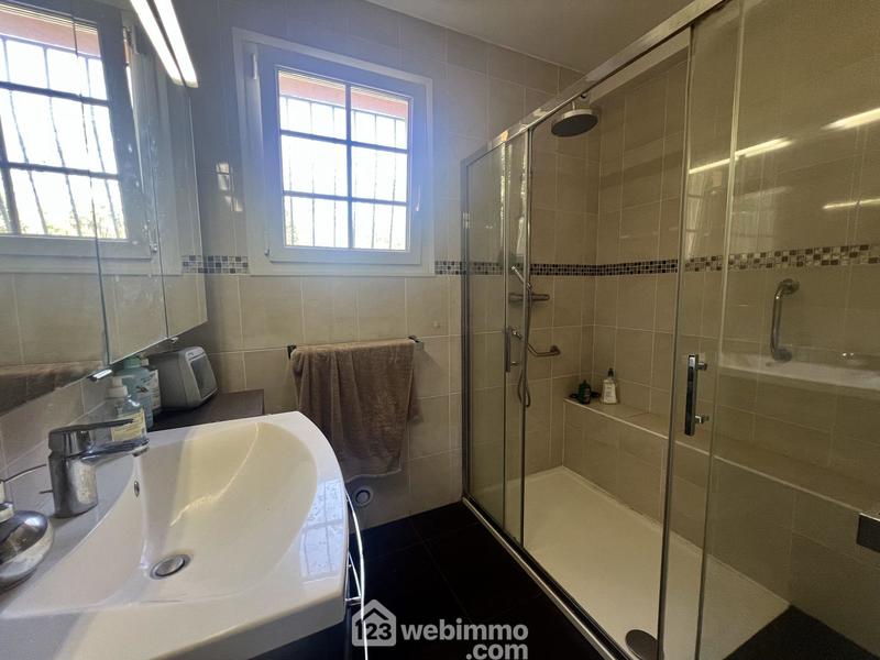 Maison - 220 m² - 8 pièces