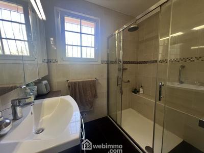 Maison - 220 m² - 8 pièces