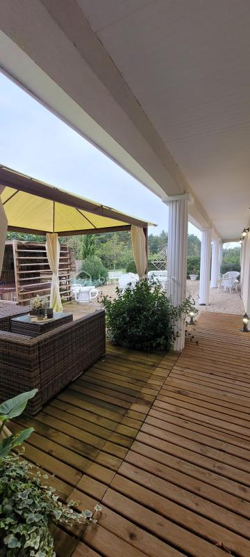 Maison - 230 m² - 8 pièces