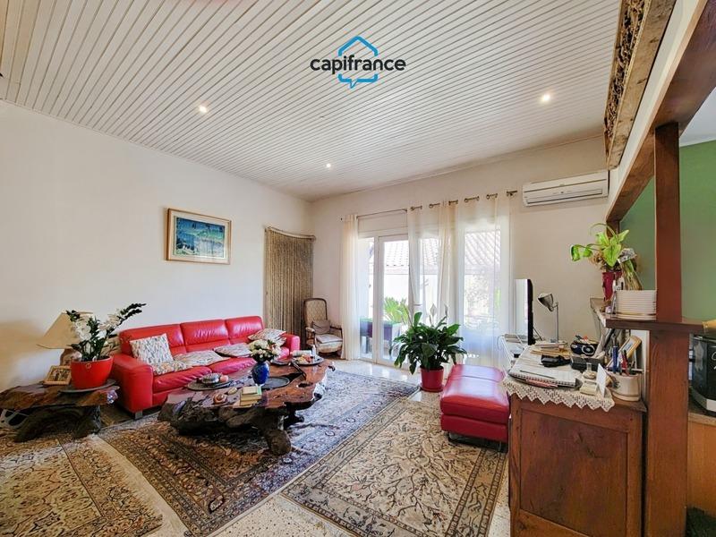 Maison traditionnelle - 252 m² - 10 pièces