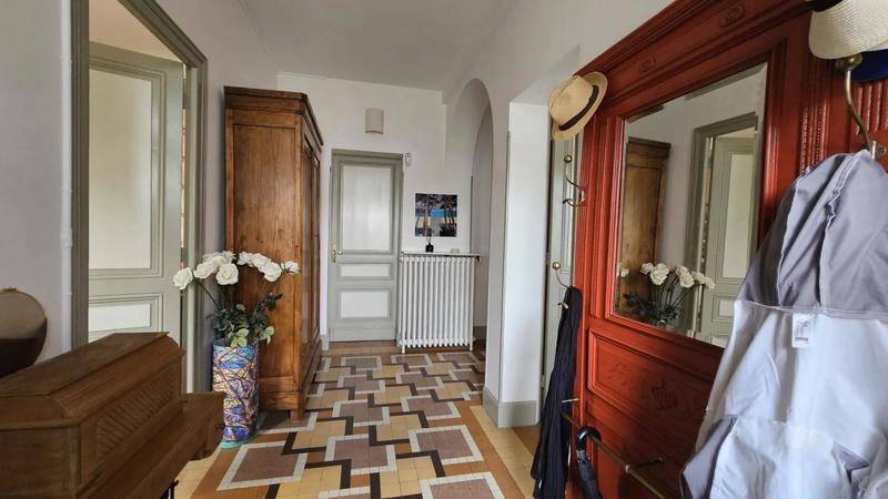 Maison - 260 m² - 12 pièces
