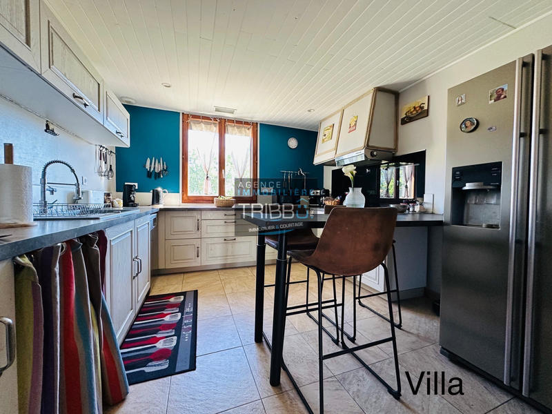 Maison - 228 m² - 10 pièces