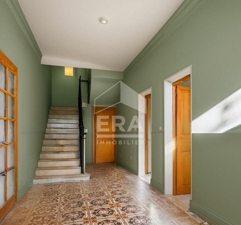 Maison - 238 m² - 9 pièces