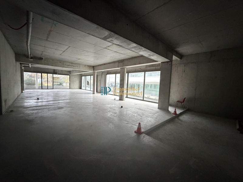 Local commercial - 218 m²