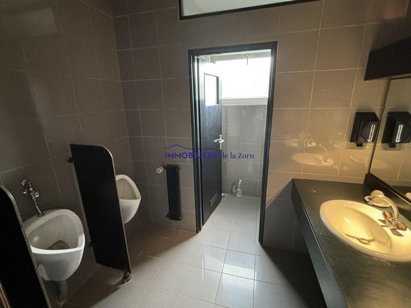 Local commercial - 323 m²