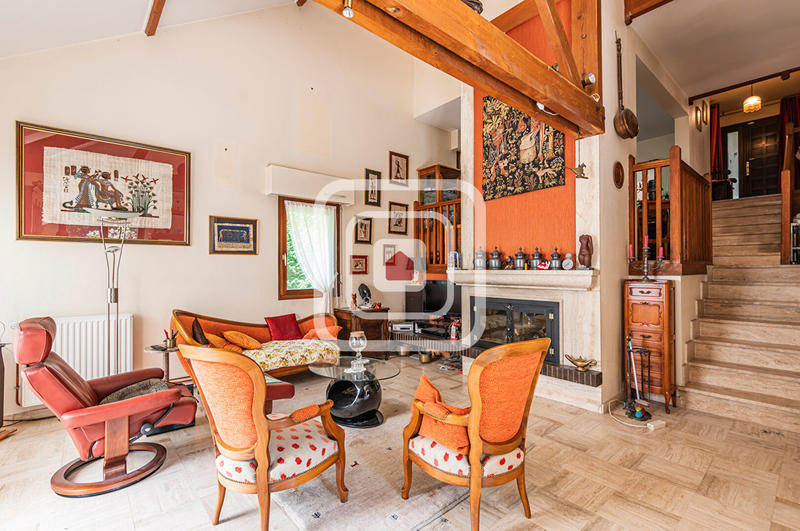 Maison - 183 m² - 8 pièces