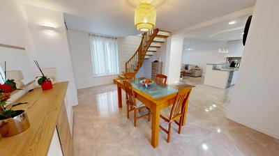 Maison - 93 m² - 4 pièces