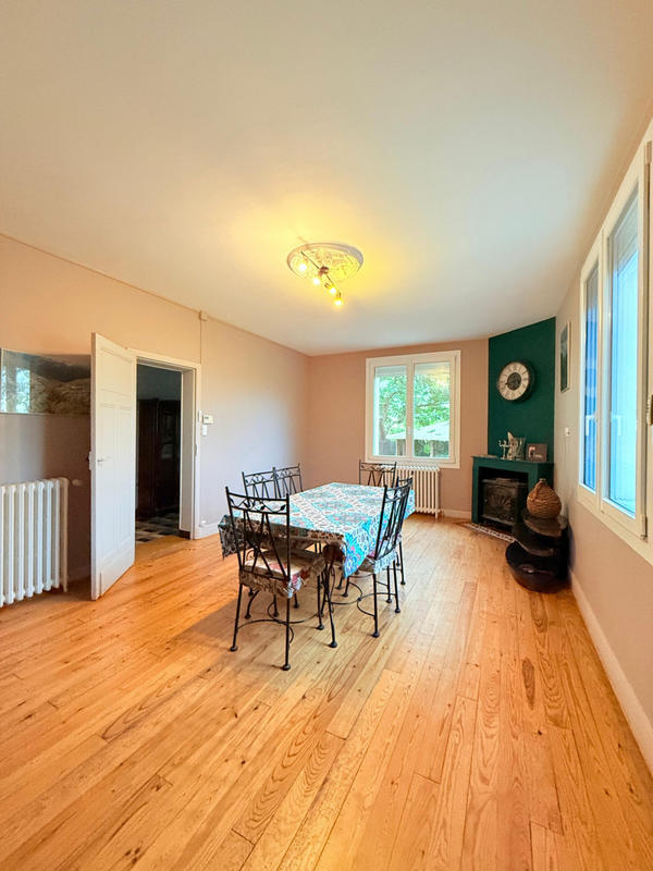 Maison - 203 m² - 9 pièces