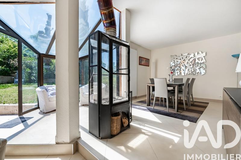 Maison - 214 m² - 9 pièces