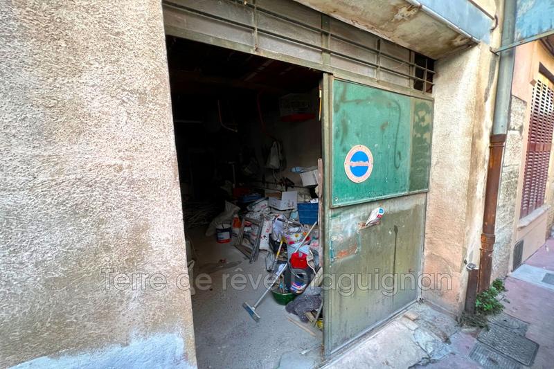 Parking / Garage - 97 m²