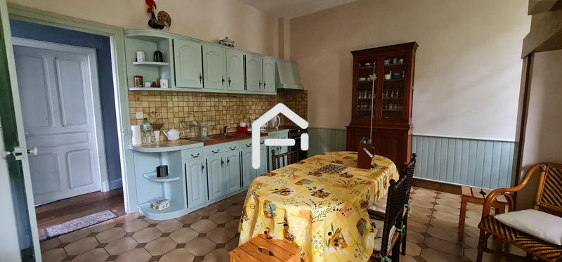 Maison - 210 m² - 8 pièces