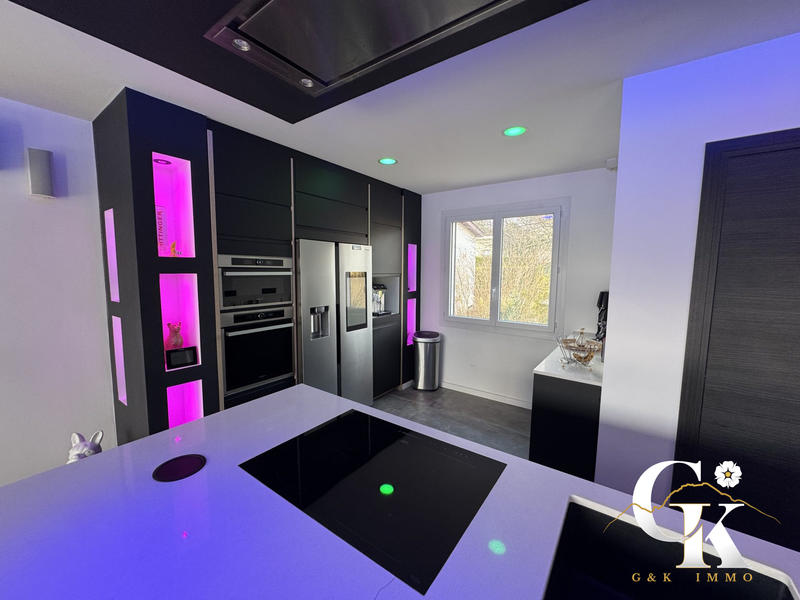 Maison - 90 m² - 5 pièces