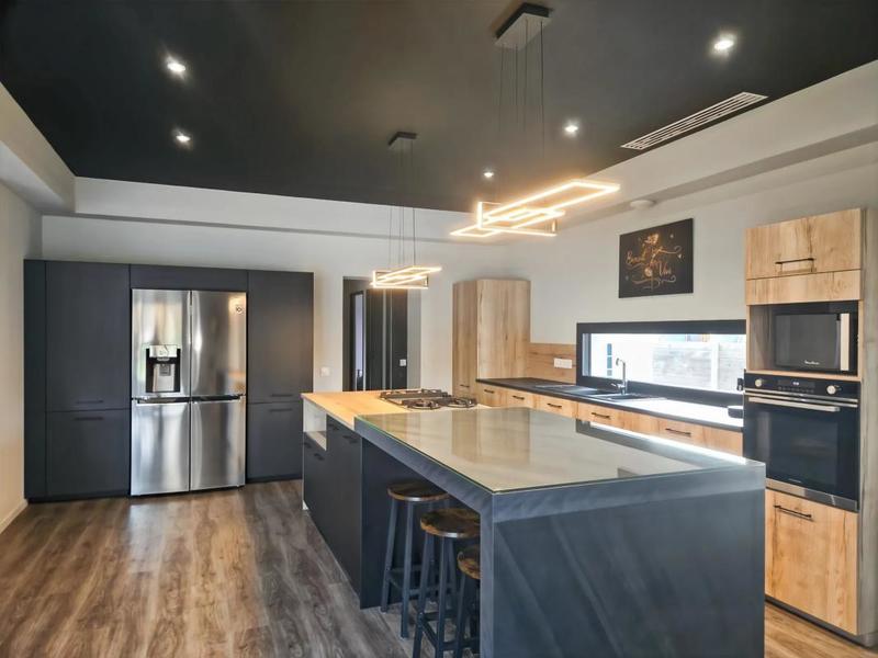 Maison - 200 m² - 6 pièces