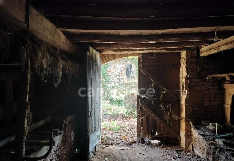 Maison - 300 m² - 2 pièces