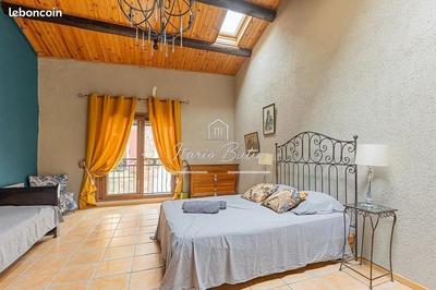 Maison - 238 m² - 9 pièces