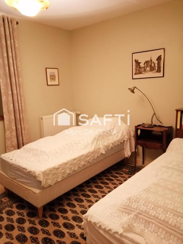 Maison - 230 m² - 11 pièces