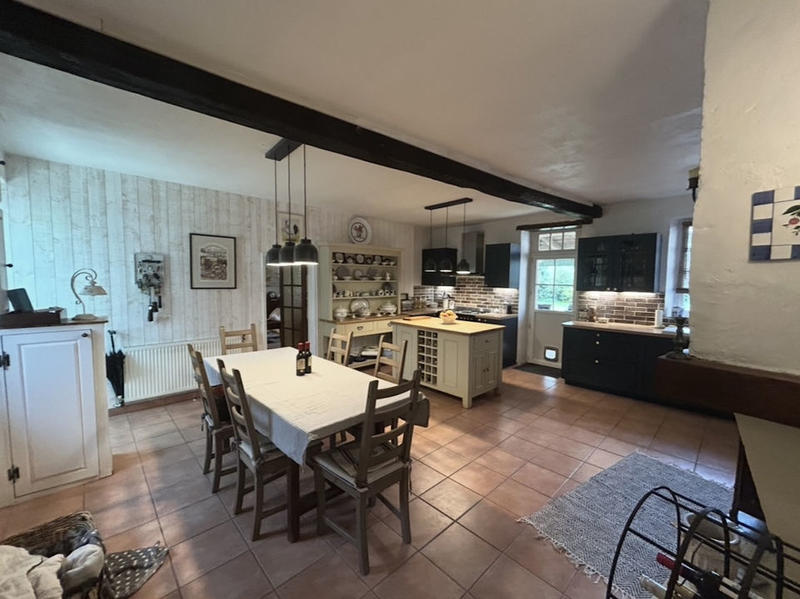 Maison - 320 m² - 10 pièces