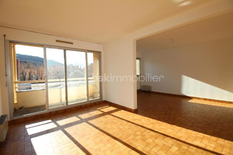 Appartement - 93 m² - 4 pièces