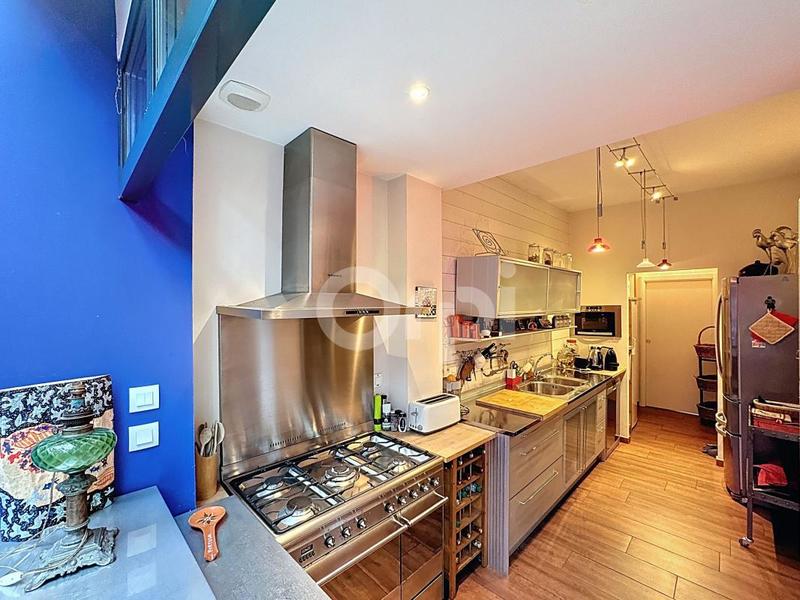 Demeure - 216 m² - 6 pièces