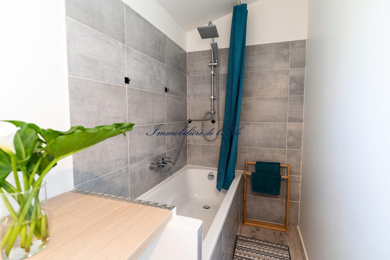 Maison - 235 m² - 8 pièces