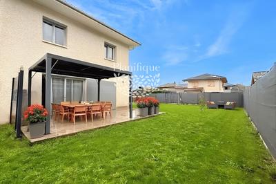 Maison - 99 m² - 5 pièces