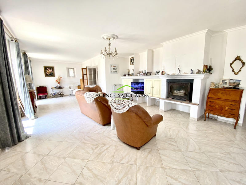 Maison - 221 m² - 5 pièces