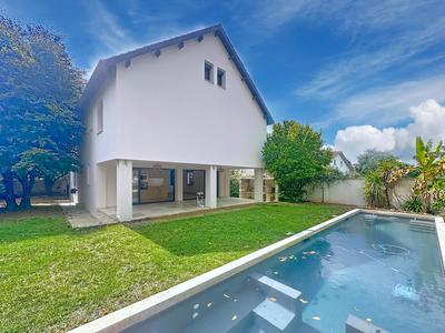 Maison - 221 m² - 6 pièces